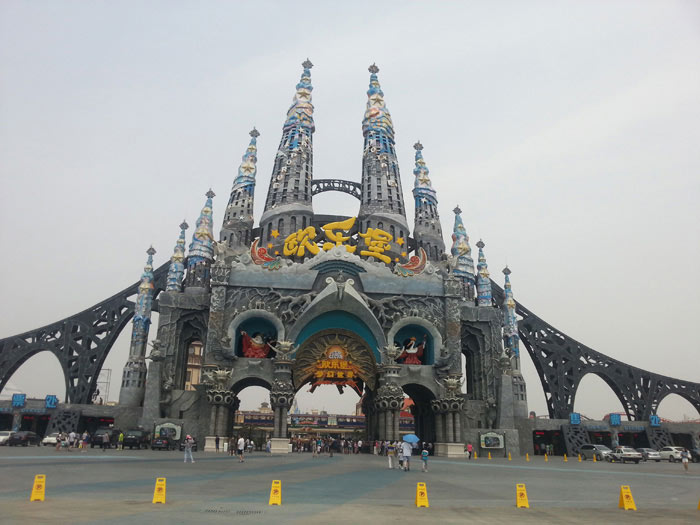 GRC構(gòu)件廠家材料制作的吊頂有哪些需要注意的？