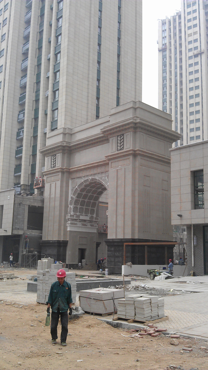 不銹鋼雕塑的保養(yǎng)應該注意哪些？